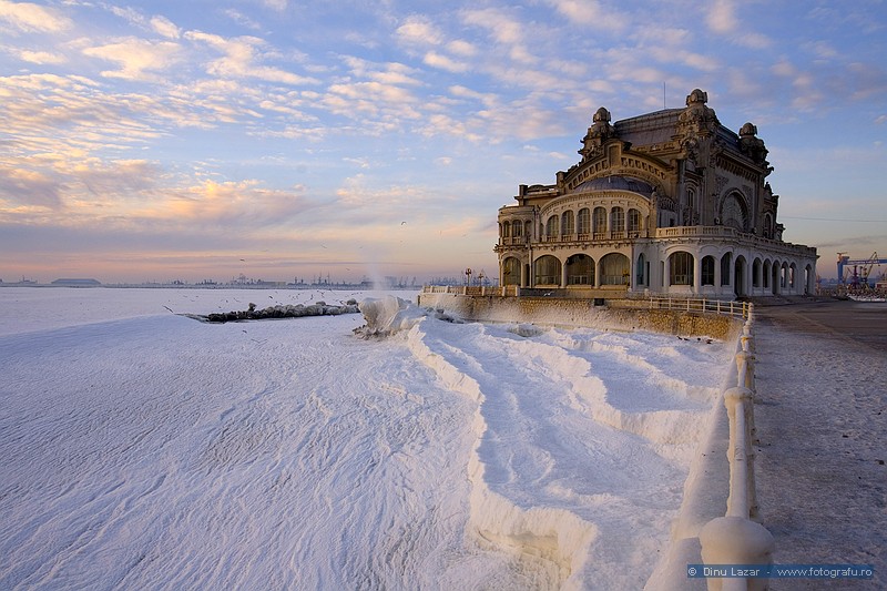 Cazinoul Constanța și Marea Neagră înghețată (sursă: fotografu.ro)