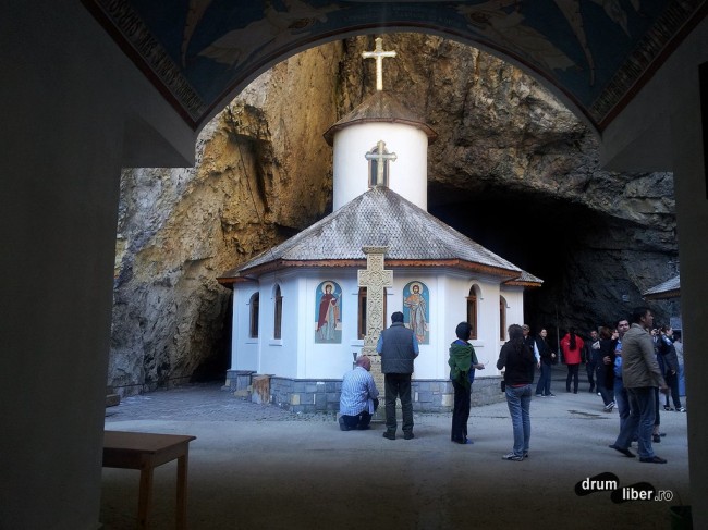 Biserica veche a Mănăstirii Peștera Ialomiței