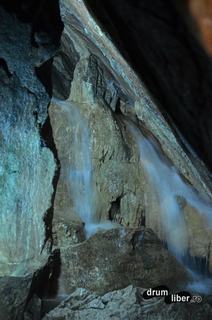 Cascade în Peștera Ialomiței