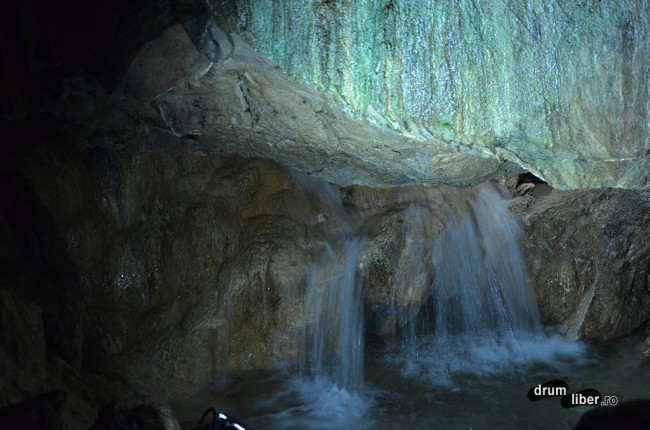 Cascade în Peștera
