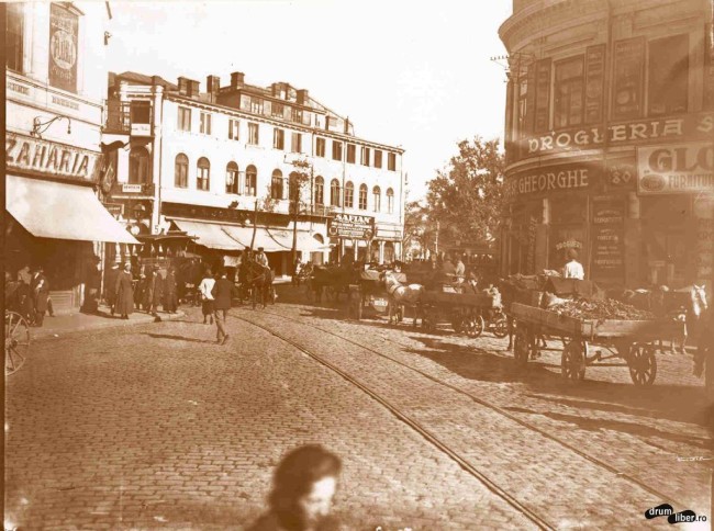 Tramvaie cu cai și căruțe la Piața Sf. Gheorghe (1925)