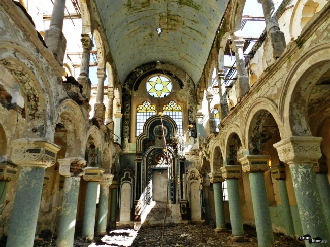 În interior la Sinagoga Mare din Constanța
