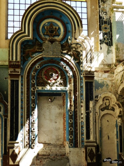 În interior la Sinagoga Mare din Constanța