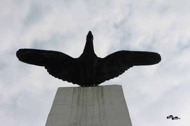 Monumentul lui Aurel Vlaicu de la Bănești - vulturul